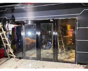 不銹鋼玻璃防火門(mén)